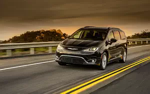 Chrysler Pacifica Touring-L Plus car wallpapers 4K Ultra HD