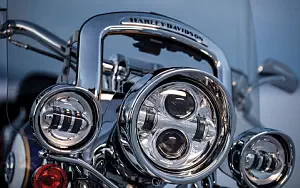 Harley-Davidson CVO Softail Deluxe motorcycle wallpapers 4K Ultra HD